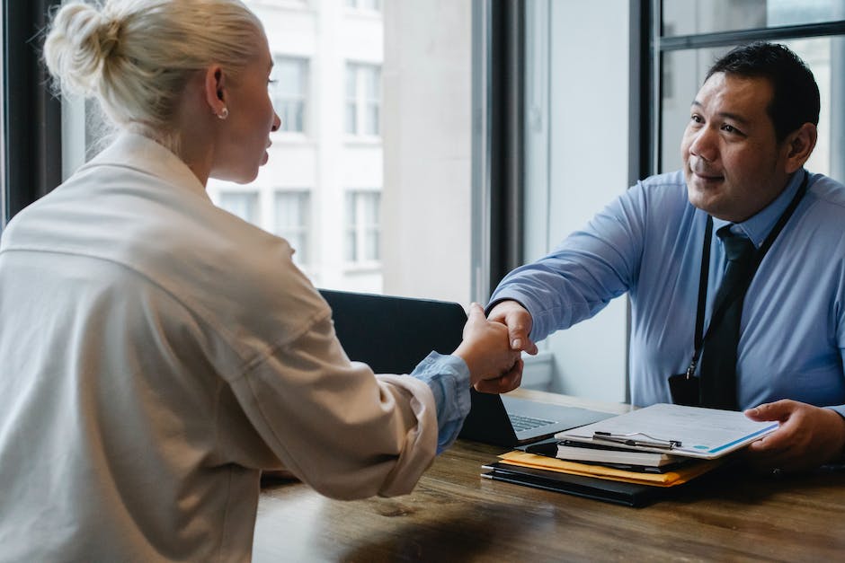 10 Factors to Negotiate Besides Salary in a Job Interview